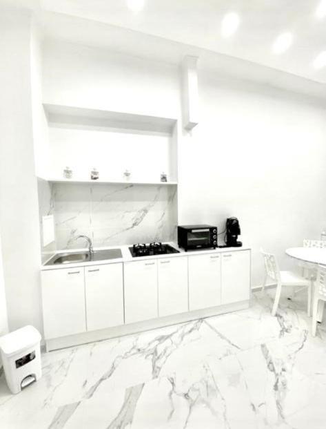 Casaflo Apartment Наполи Екстериор снимка